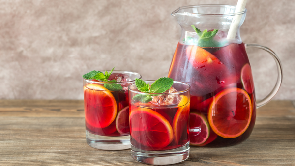 fruit tea with berries to reduce inflammation and stop wrinkles