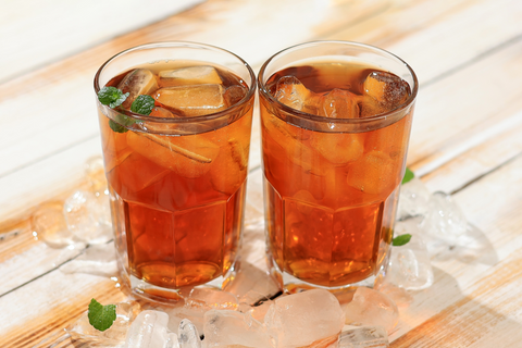 two glasses of rooibos tea freshly brewed with ice and mint