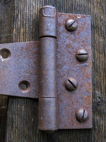 DIY Rusted Hinge