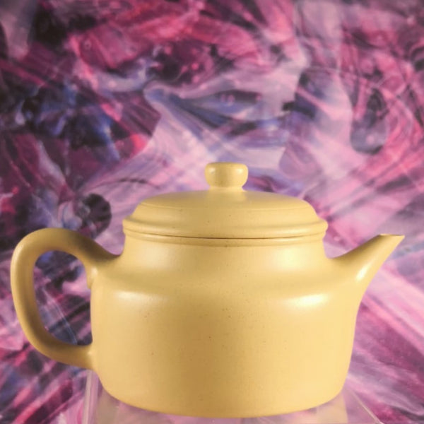 Zisha teapot by 实力派匠人 徐文超 黄金段泥 紫砂壶 “剑流德钟”