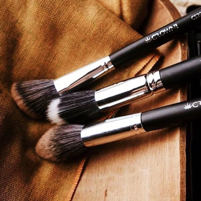 3 professional makeup brushes for professional makeup looks.