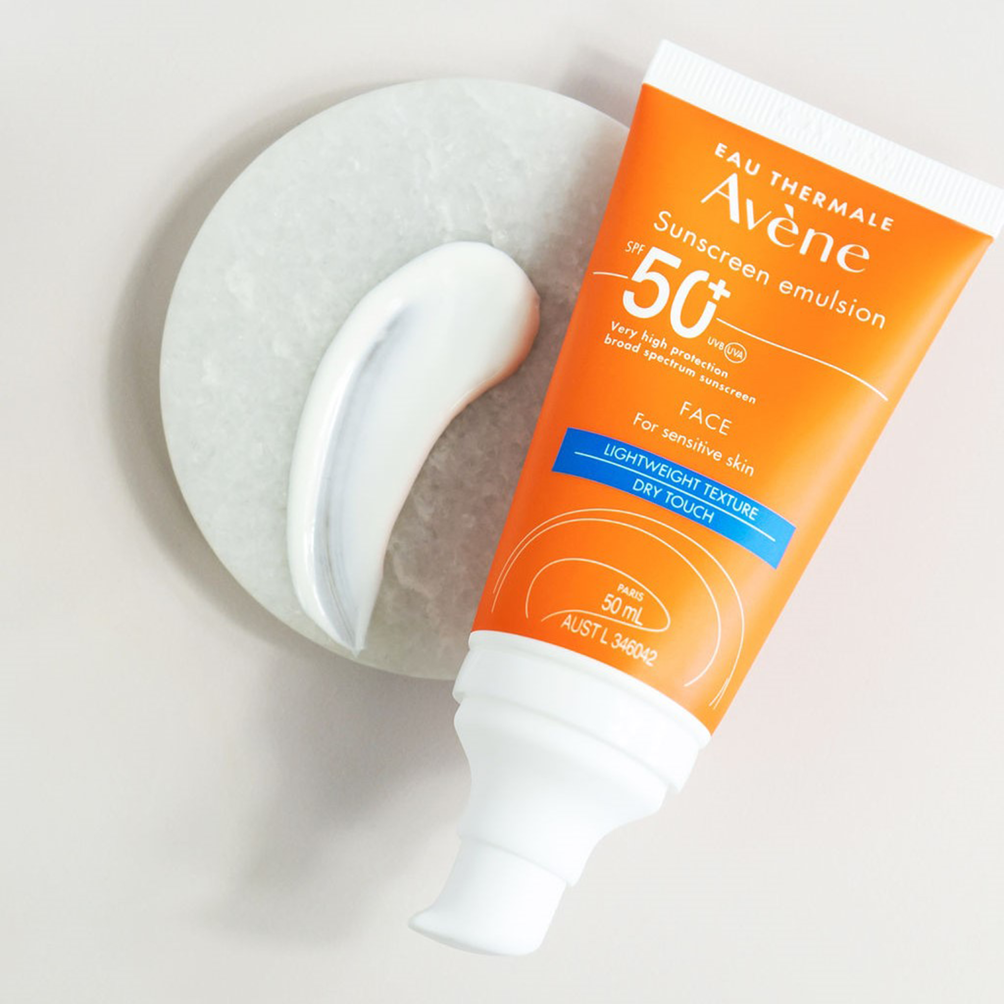 Эмульсия spf 50. Avene Cleanance comedomed. Avene SPF состав.