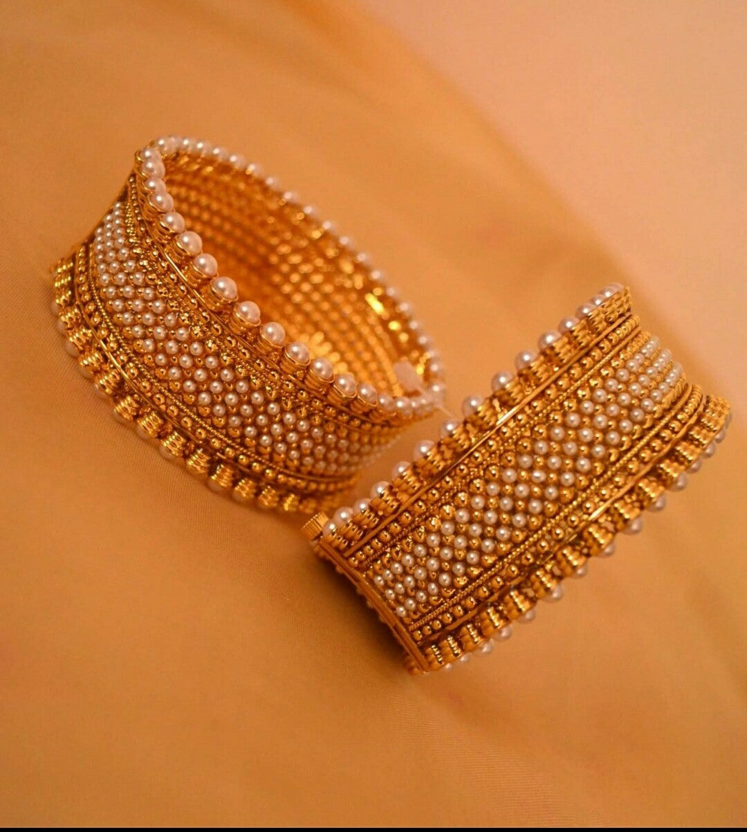 bangle with screw design