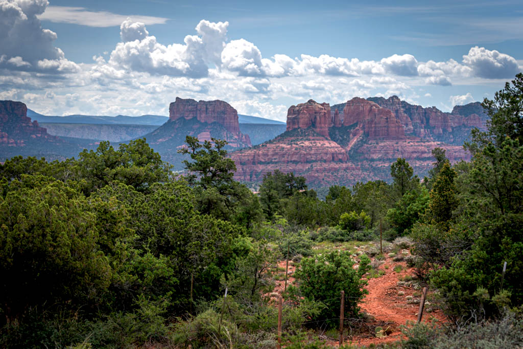 View of the Sedona Valley where the Cocodona 250 traverses