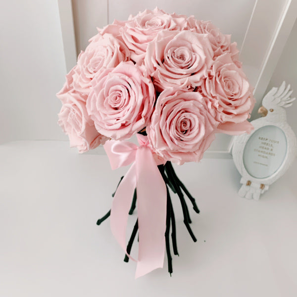 Comprar Rosas Blancas Preservadas y Frescas para Boda y novia | The  Prestige Roses - Floristeria Lujo de Caja de Rosas Madrid
