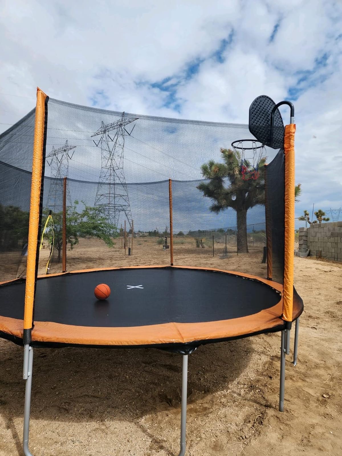 a_Trampoline_wiht_Basketball_hoop_photos