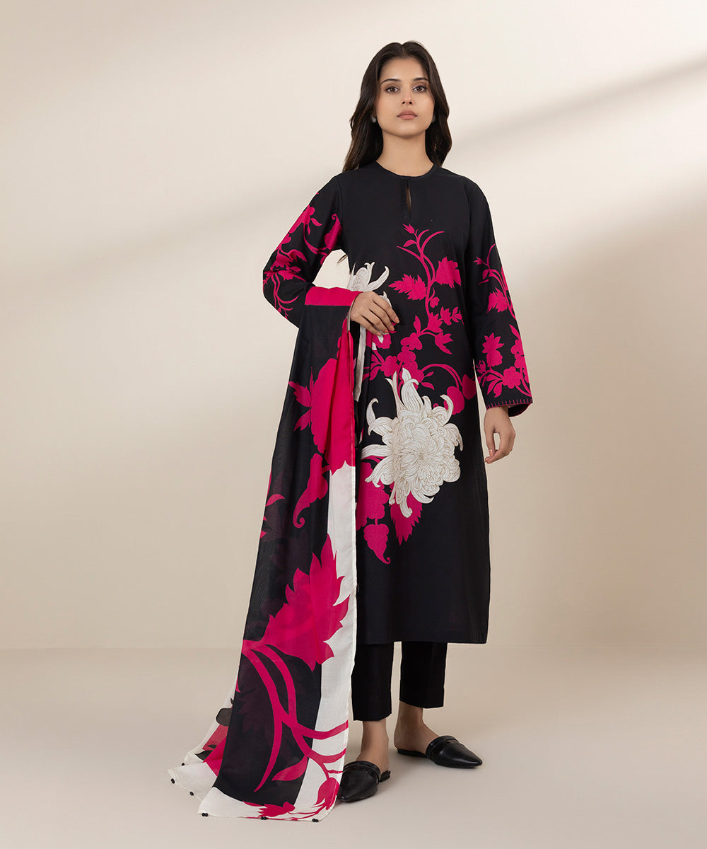 Black shirt and dupatta design, featuring white and red flowers.