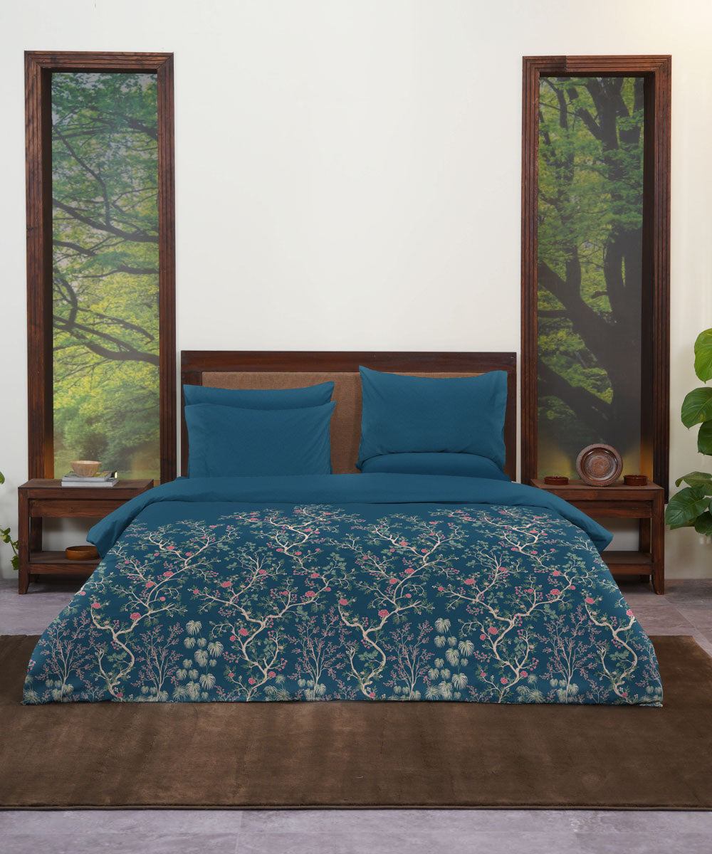 Blue embroidered bed linen set