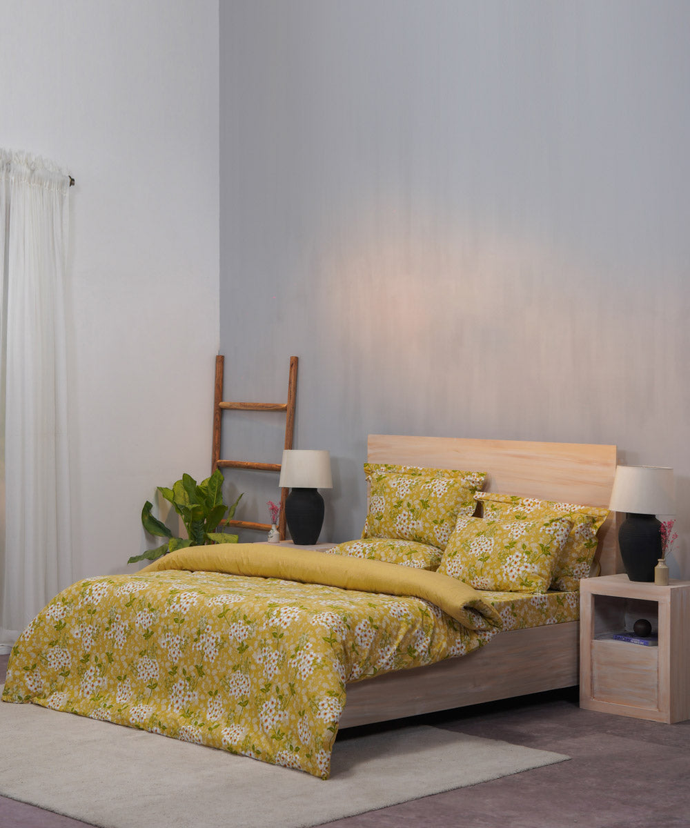 Yellow floral bed linen set