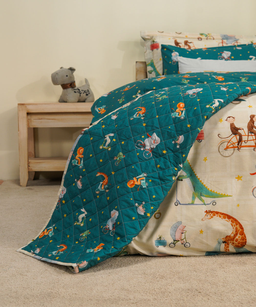 Zoo-themed kids’ bedding