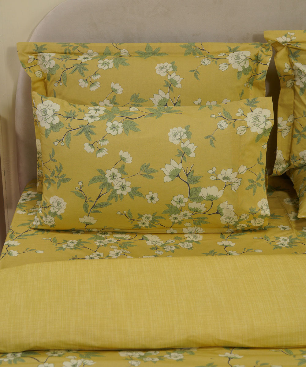 Yellow floral bed linen set