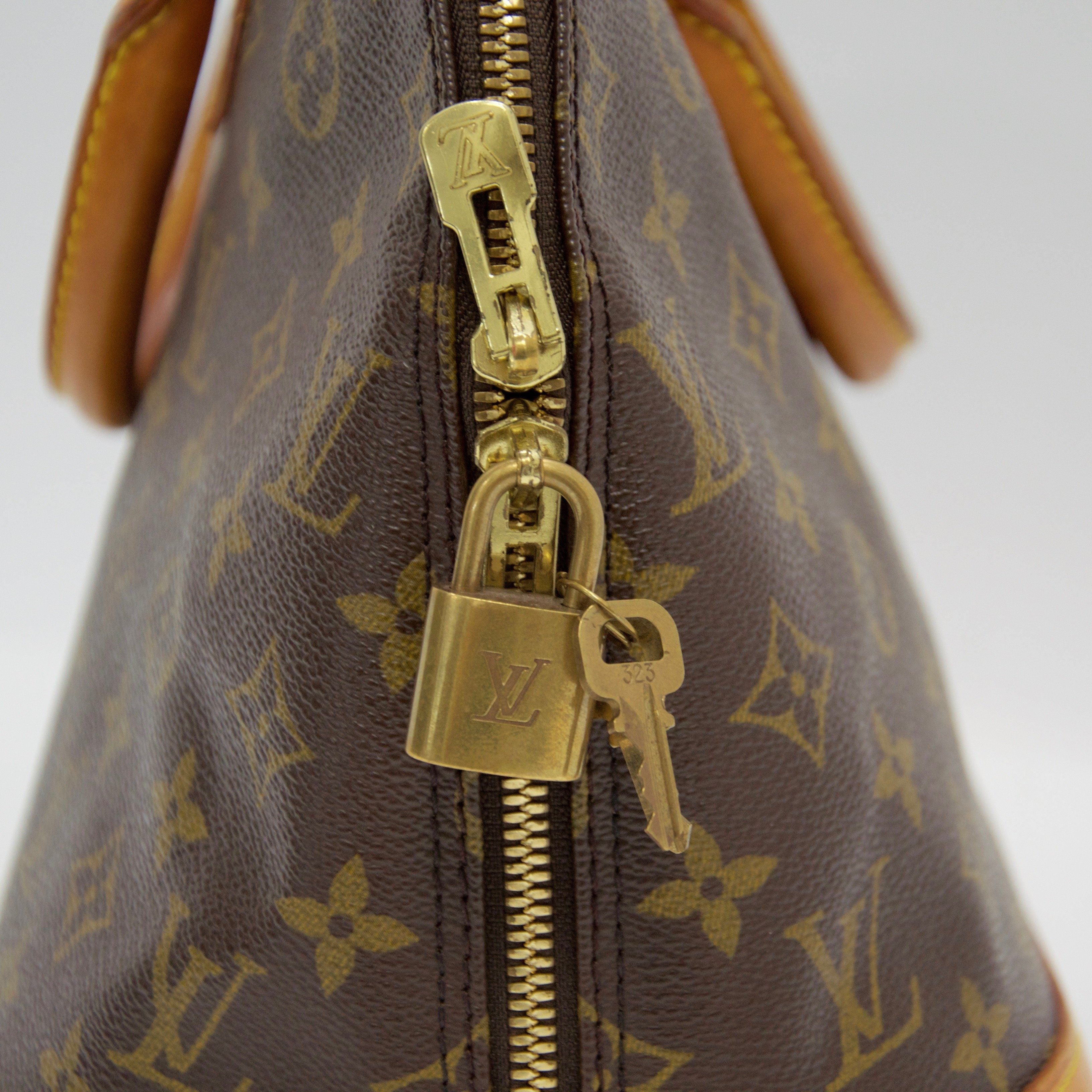 LOUIS VUITTON ALMA PM IN MONOGRAM VINTAGE REVIEW/ WHAT FITS INSIDE/ HOW TO  WEAR THIS BAG/LIFESTYLE 