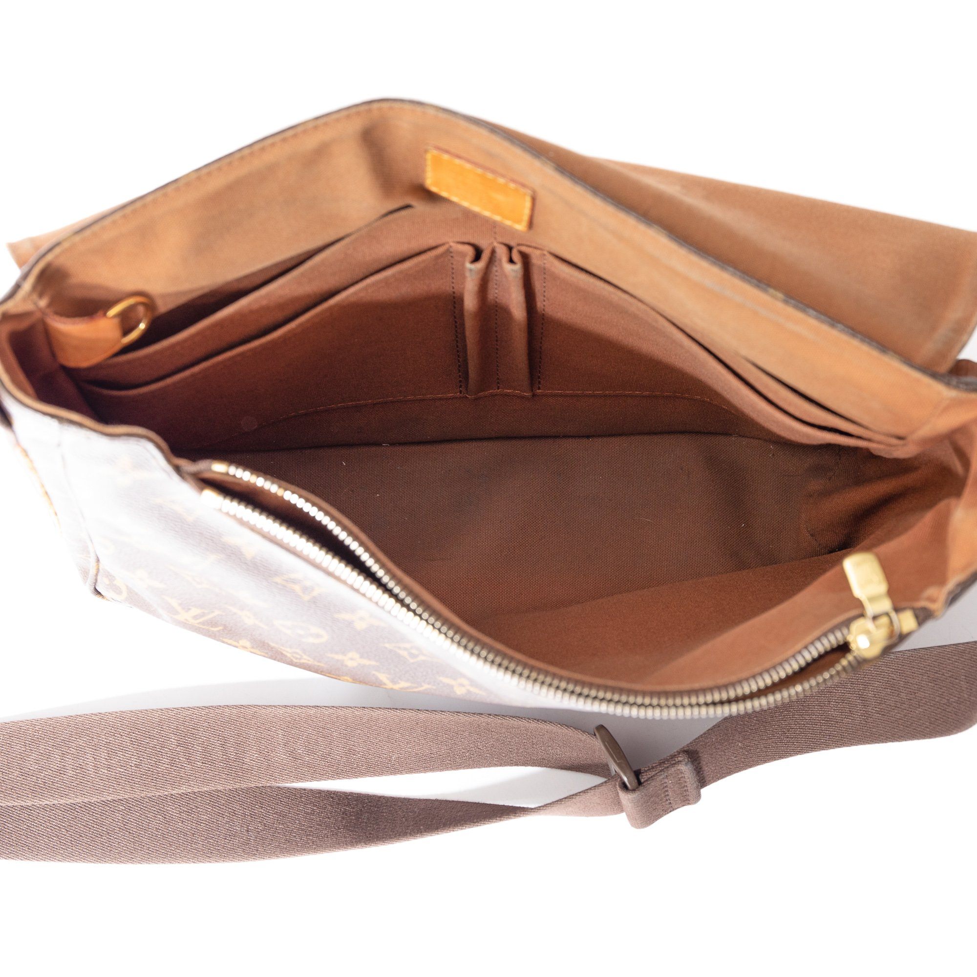 Shop Louis Vuitton Beaubourg Messenger MM Bag Online