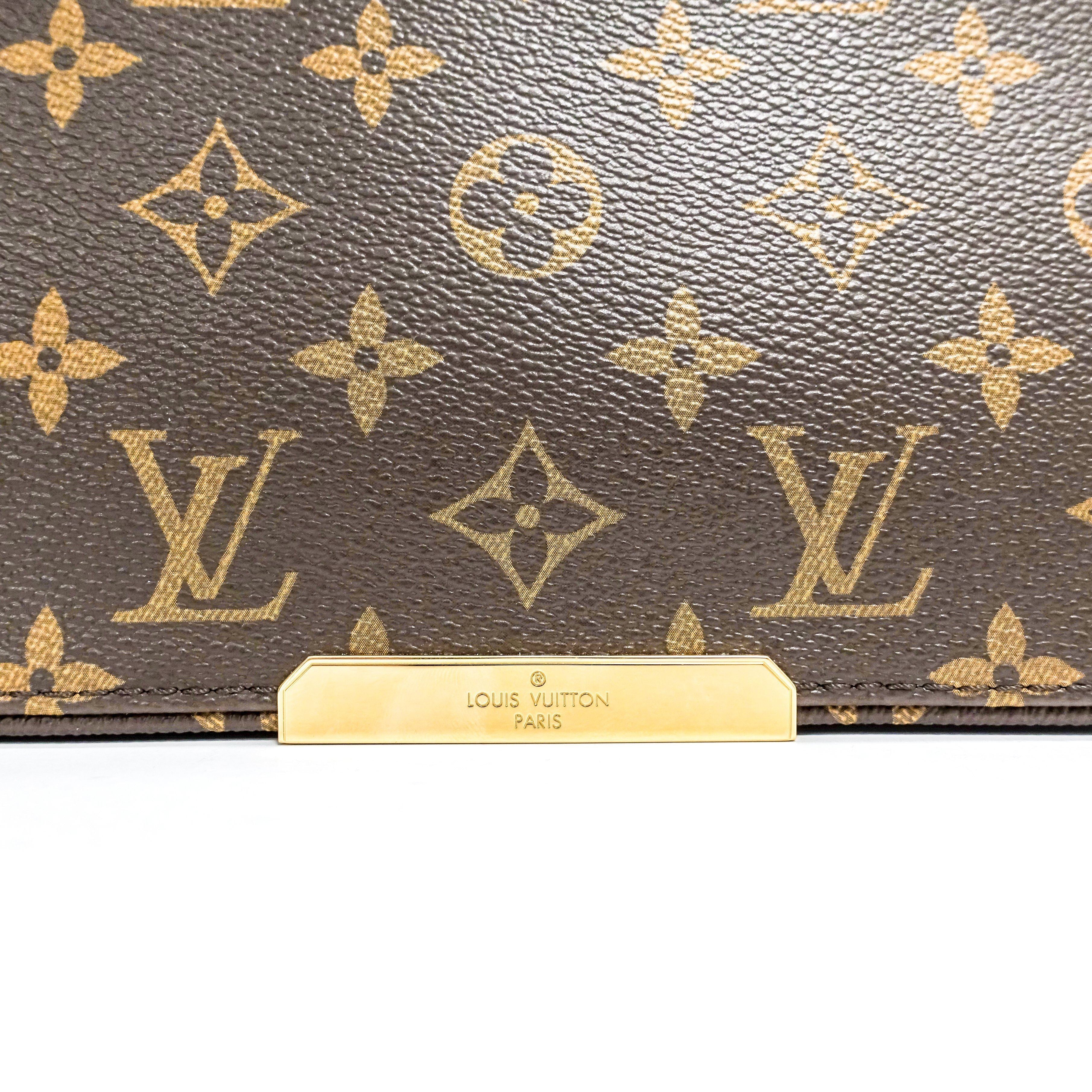 Louis Vuitton, Bags, Authentic Mens Louis Vuitton Valmy Mm Messenger Bag
