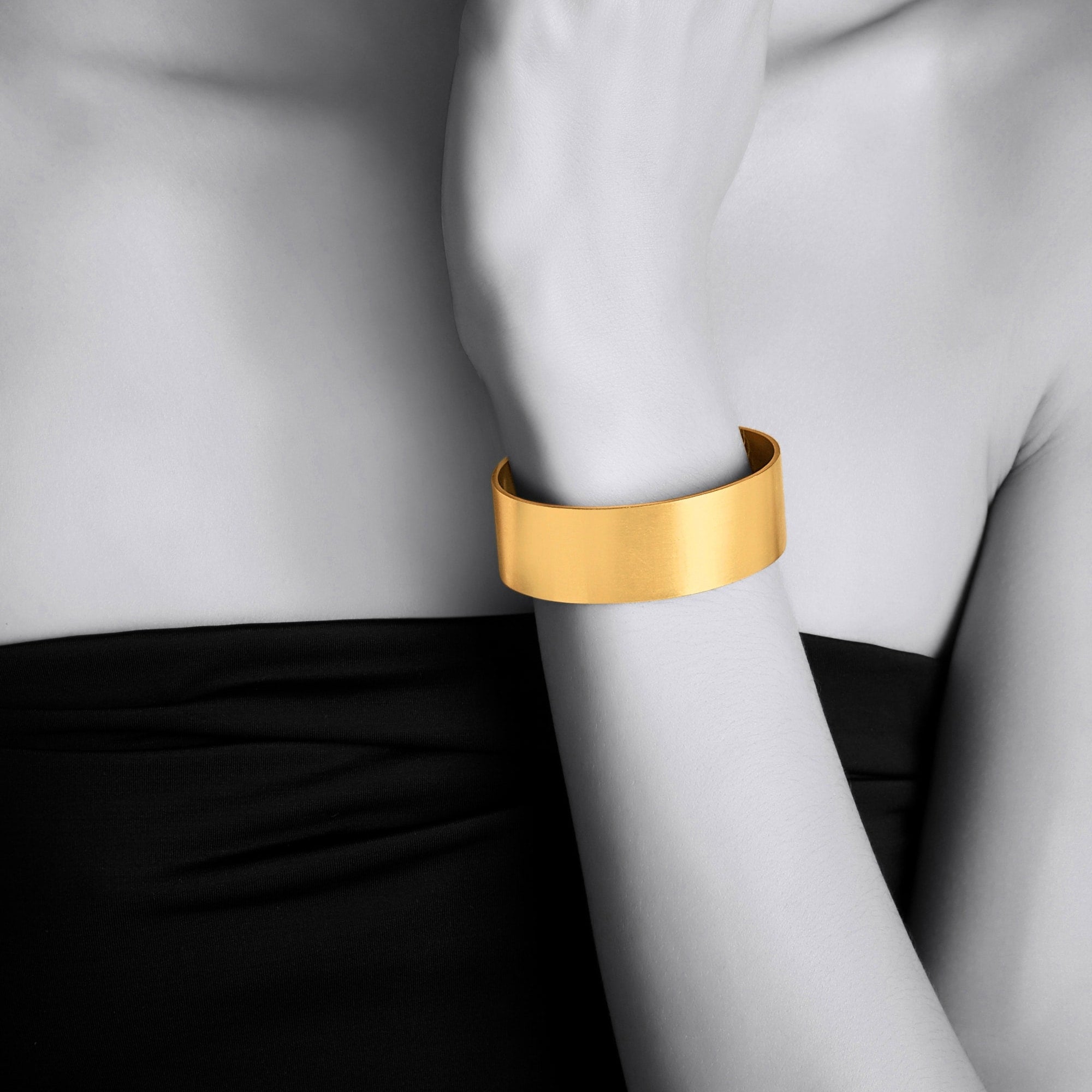 Amazon.com: CSIYANJRY99 18K Gold Bangle Bracelets for Women Trendy Wide  Chunky Cuff Bracelets Hammered Irregular Wrist Cuff Wrap Bracelet:  Clothing, Shoes & Jewelry