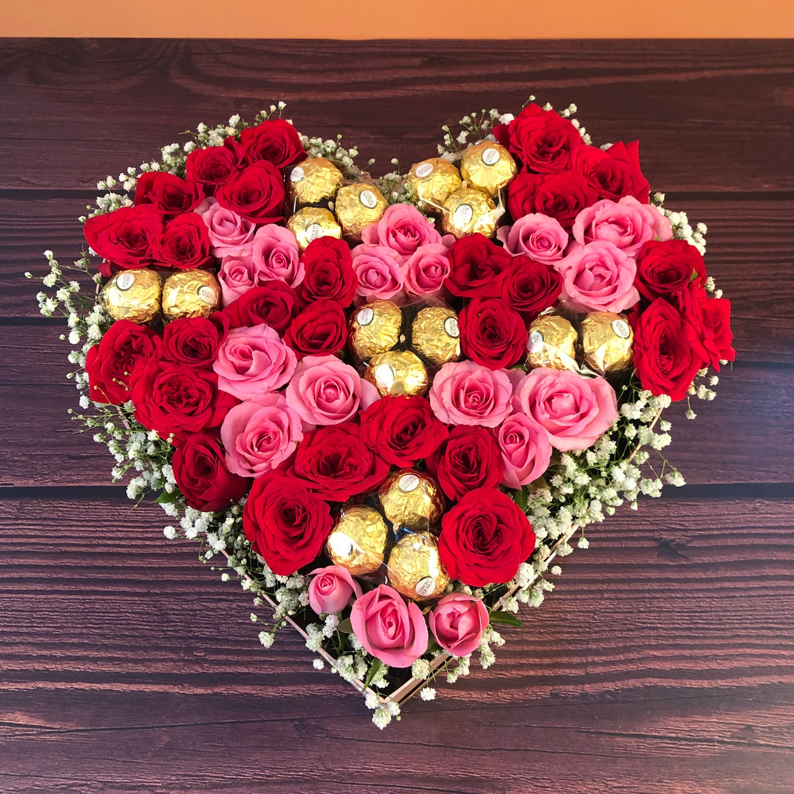 Heart Shaped Arrangement Of Roses and Chocolates in a Box – Shamuns Flowers