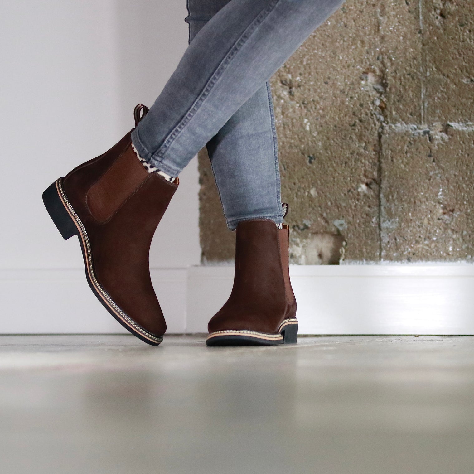 rugged chelsea boots womens