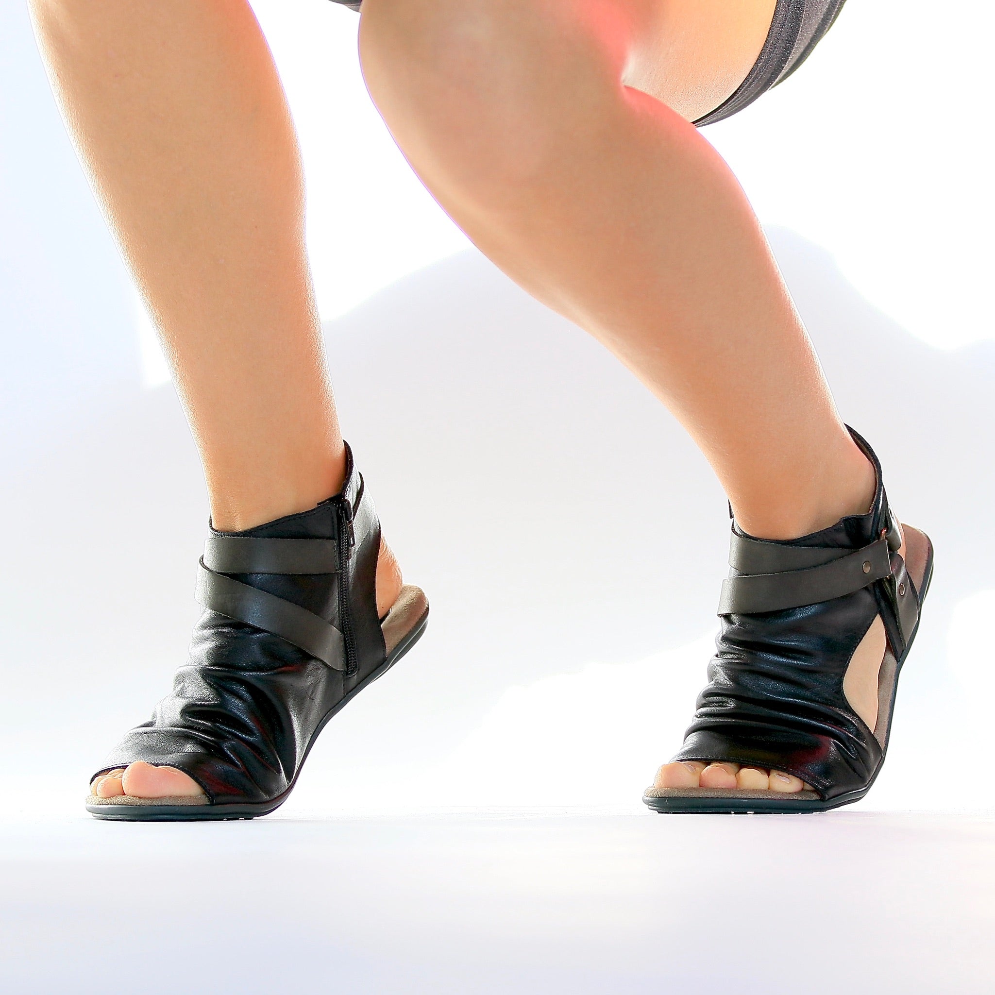 black designer flip flops womens