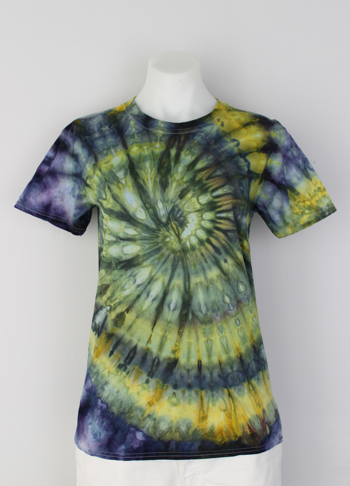 Youth Small tie dye t shirt - Turtle Bay spiral – A Spoonful of Colors