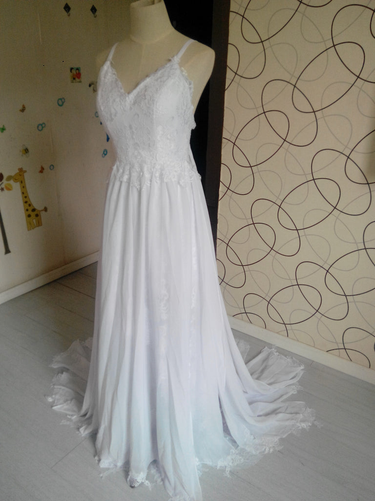 D253 Spaghetti Sraps Summer Beach Wedding Dresses Hign Quality Lace