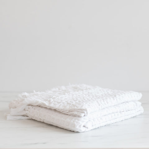 WAFFLE-KNIT TOWEL WITH FRINGING - White