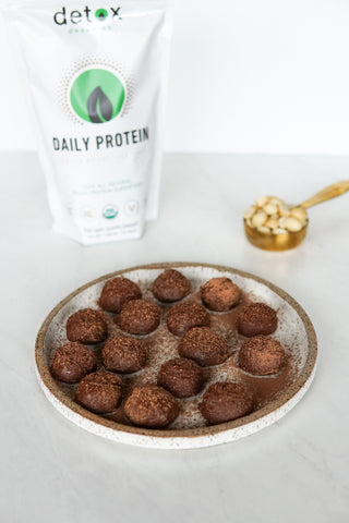 Low-Carb Chocolate Fudge Protein Balls