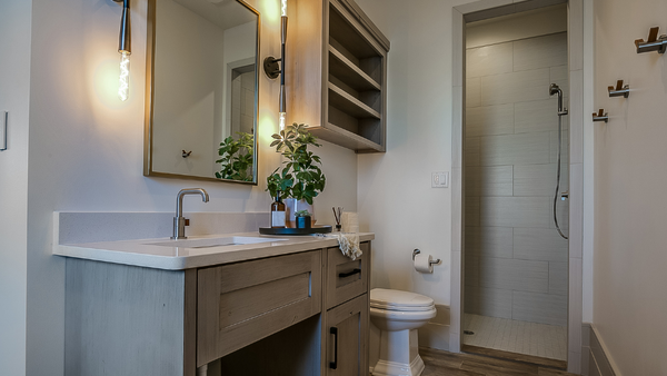 An alcove doorless shower in a beige bathroom