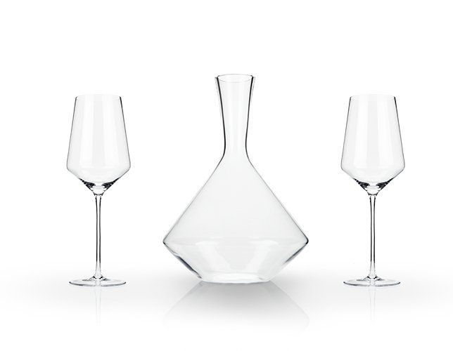 The Scotsman Classic Decanter and Glasses Set (Set of 3) - The VinePair  Store