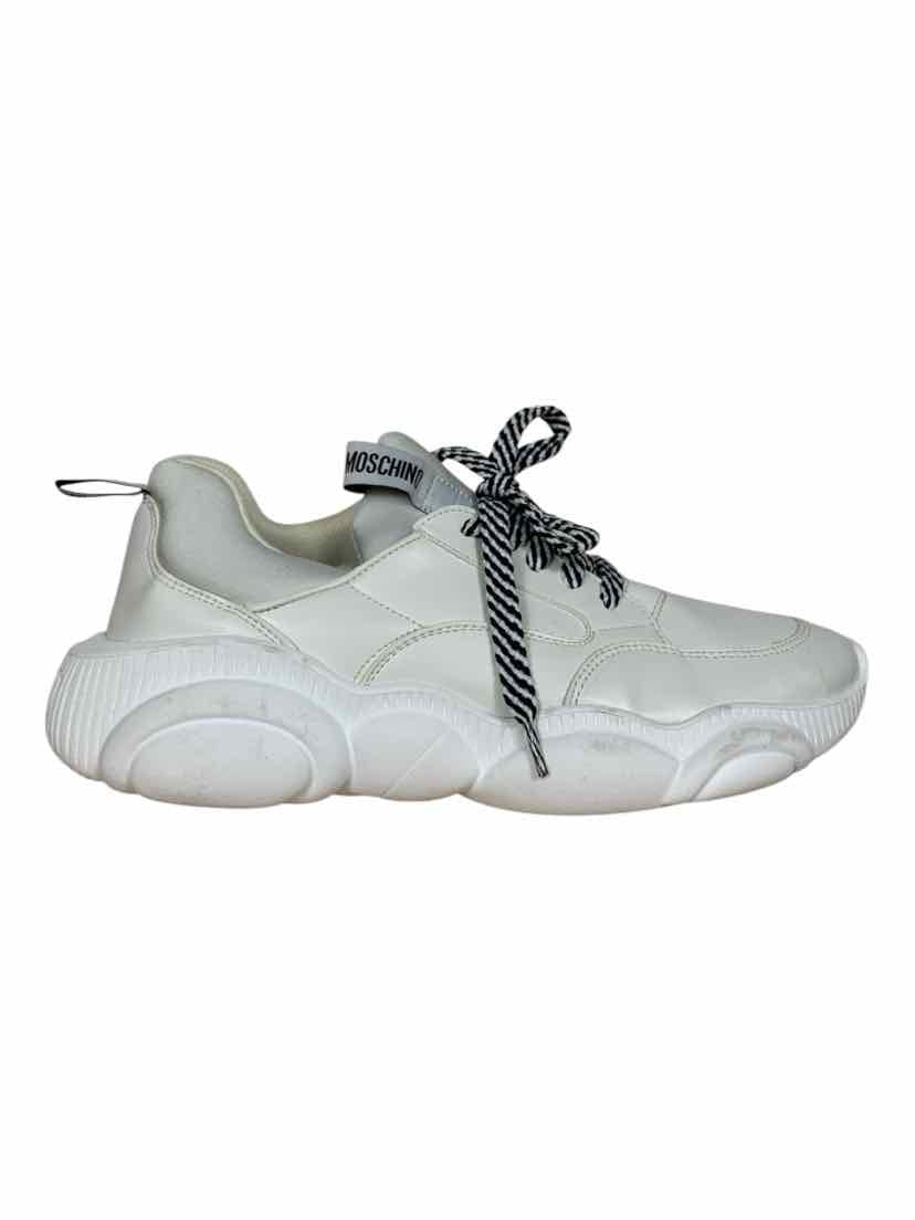 image of Moschino Size 38 Sneaker