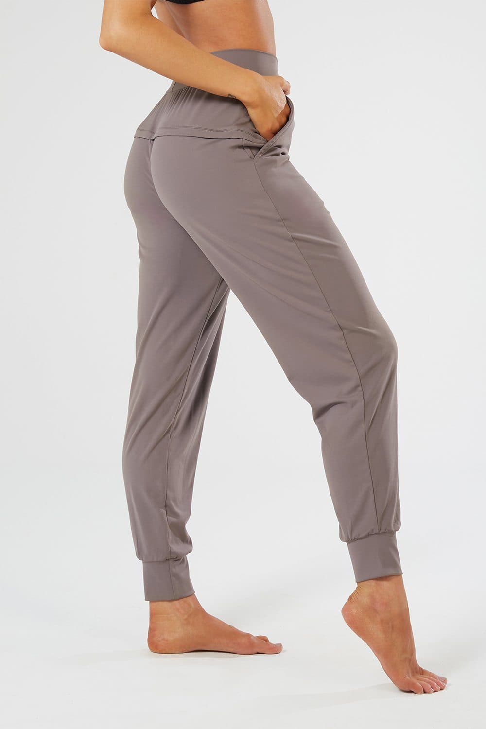 Apana Ladies Sojourn Jogger Active Yoga Sweatpants Clothing (Deep Sage,  Medium) : : Clothing, Shoes & Accessories
