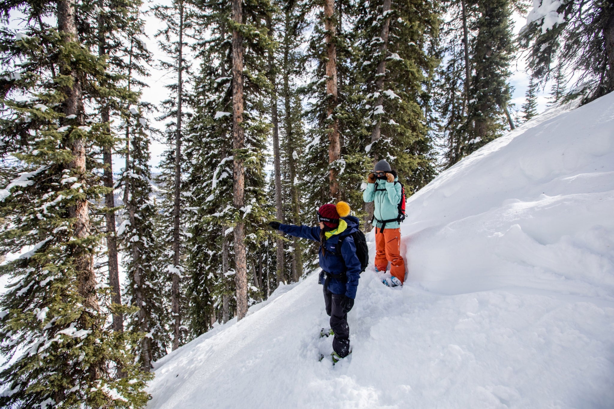 Sheena Dhamsania points out a jump while showing Emilé Zynobia a hidden line. Wyoming. Photo: Sofia Jaramillo