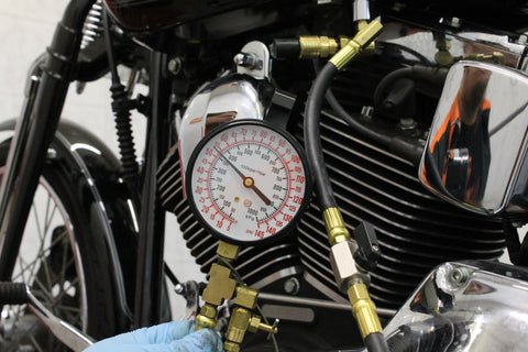 Problema di perdita di benzina Harley-Davidson controllare la pressione della pompa del carburante