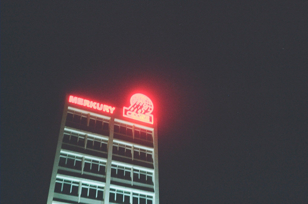 Merkury, żoliborz, noc, neon, społem