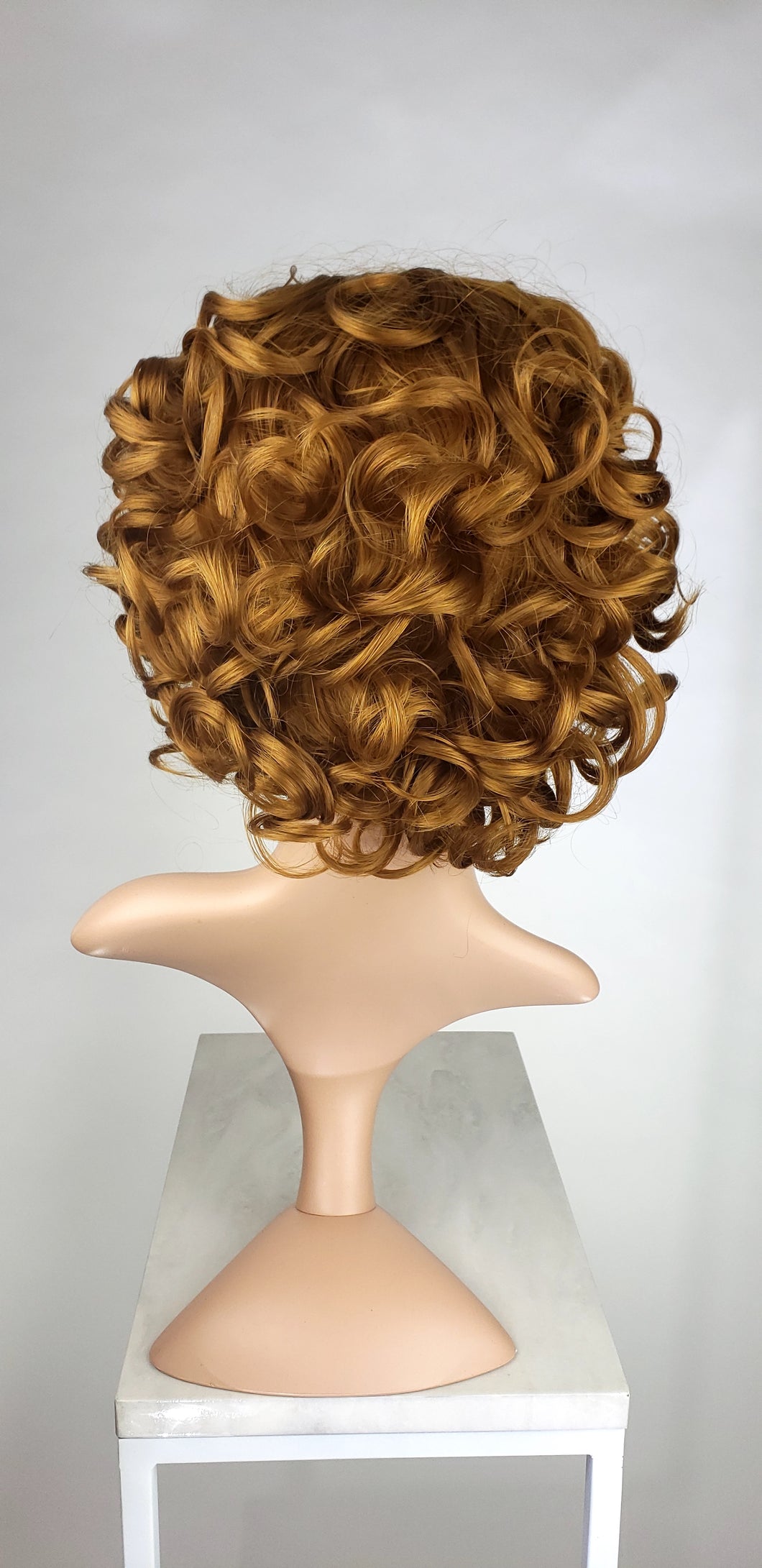 short strawberry blonde wig