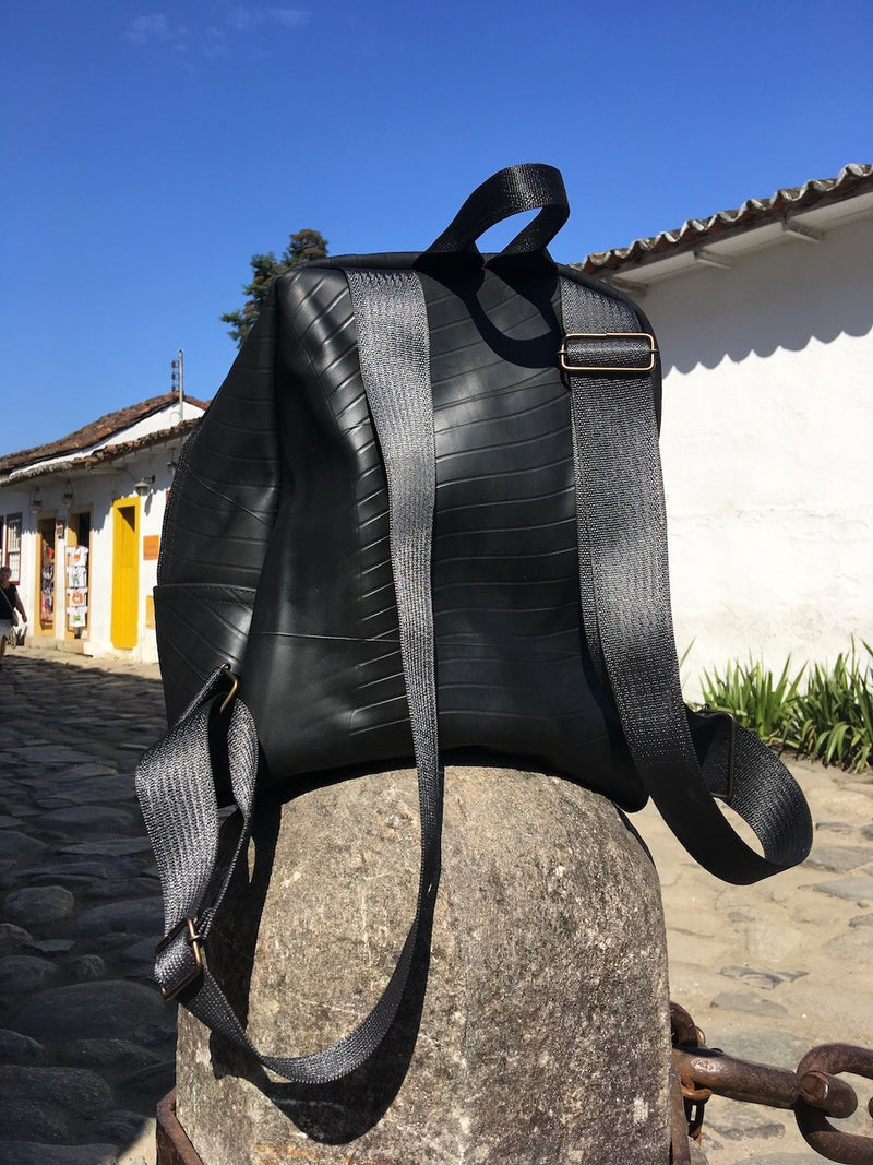 Schooler backpack made out of recicled truck´s air chamber