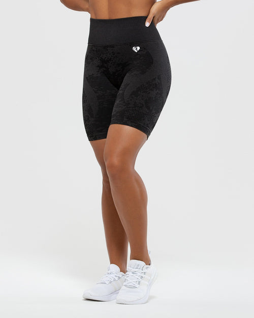 NEW! Extra High-Waisted PowerLite Lycra® ADAPTIV Biker Shorts for Wome —  GAP (International)