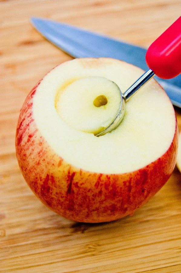 apple cups, apple recipes, cinnamon apple, spiced apple cider, salted caramel apple cider, fall drinks, autumn, autumn cocktails, sea salt caramel apple spice