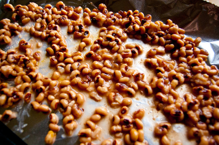 black-eyed peas, lucky black-eyed peas, crunchy black-eyed peas, cooked beans, new years, new years eve, good luck food, good luck spices, ginger, cinnamon, healthy snacks