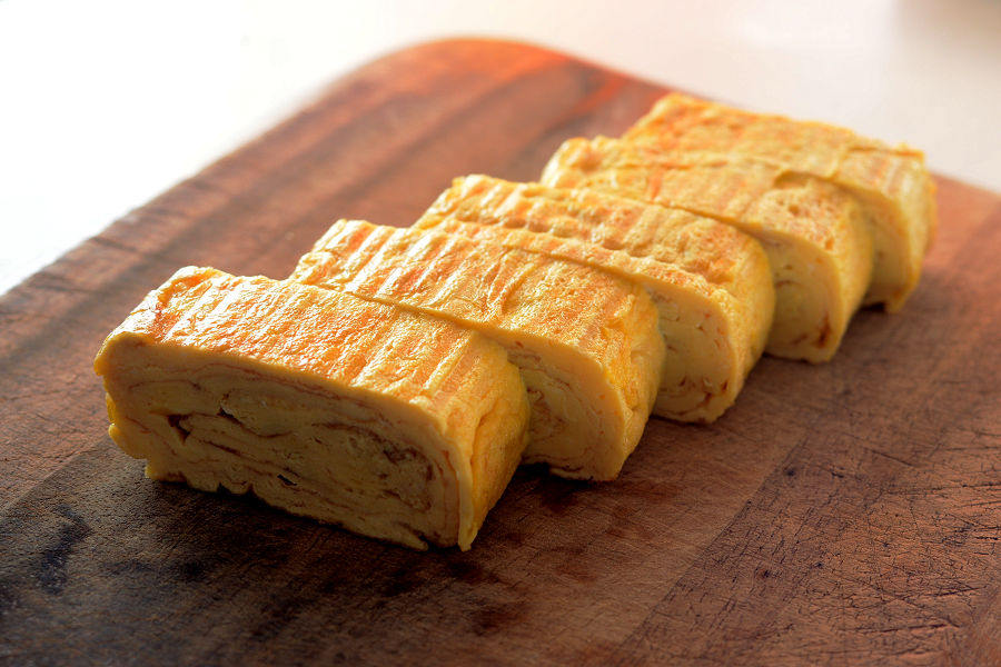 When Tamagoyaki is cool, cut with a knife.。