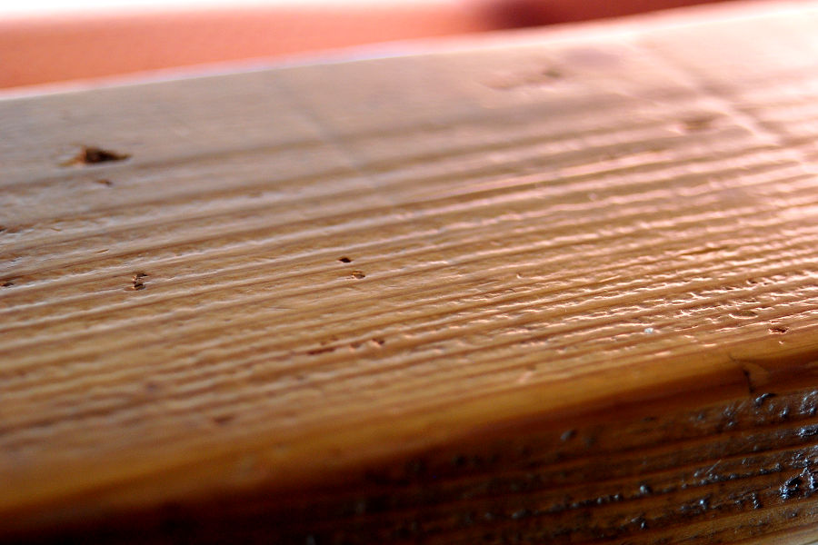This method finishes the surface of wood by coating it with resin.