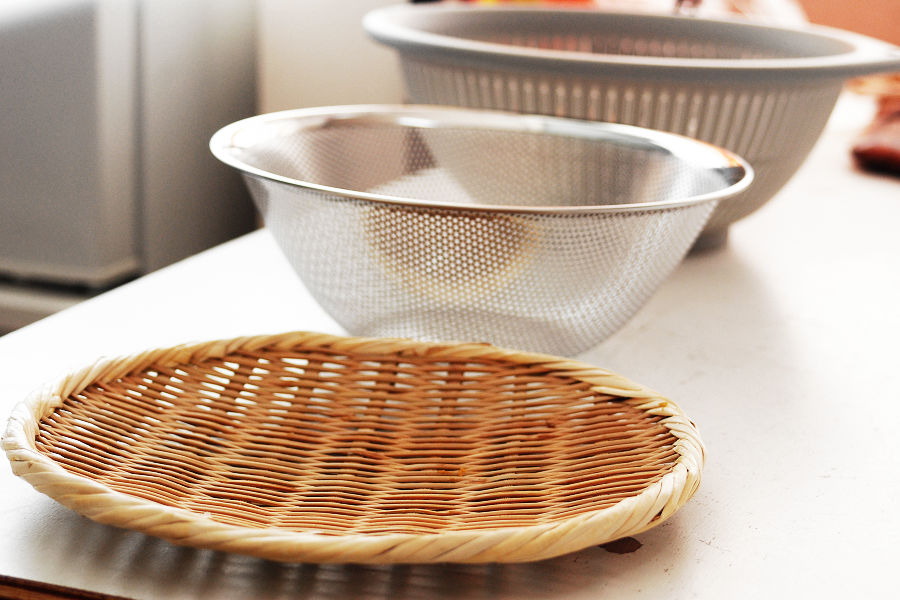 There are various types of colanders, including stainless steel, plastic, and bamboo. 