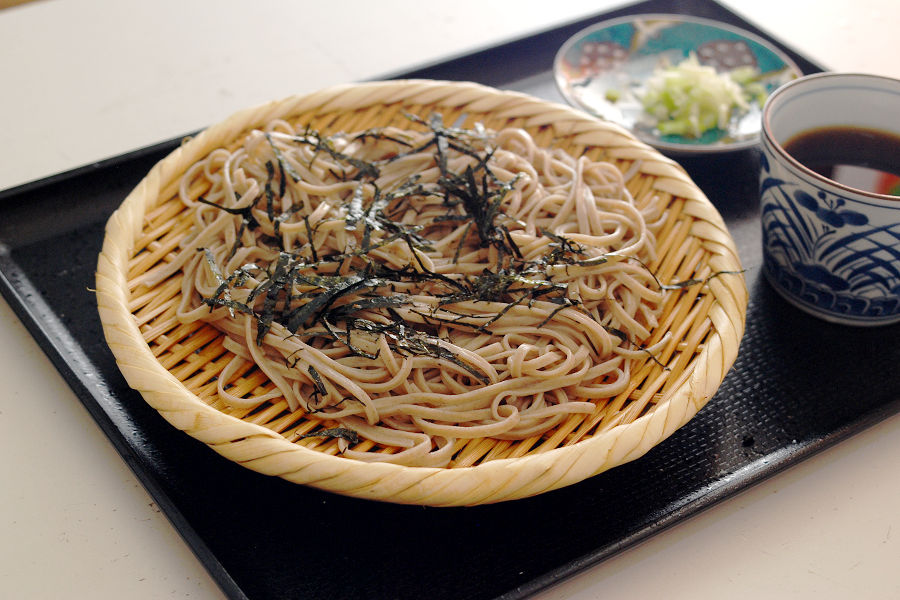 Takezaru also serves as a noodle serving dish.