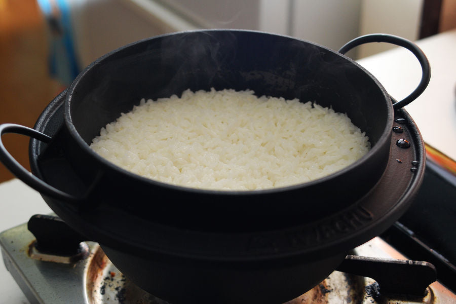 How to Cook Delicious Rice Using an Iron Rice Pot - Globalkitchen