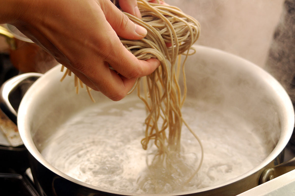 https://cdn.shopify.com/s/files/1/1610/3863/files/A_Japanese_Traditional_Custom_to_Wish_Good_Luck_for_the_Coming_Year_Eating_Toshikohi_Soba_4.jpg?v=1639487784