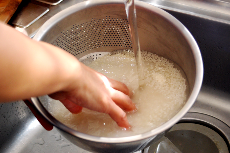 The 3 way bowl can drain water.