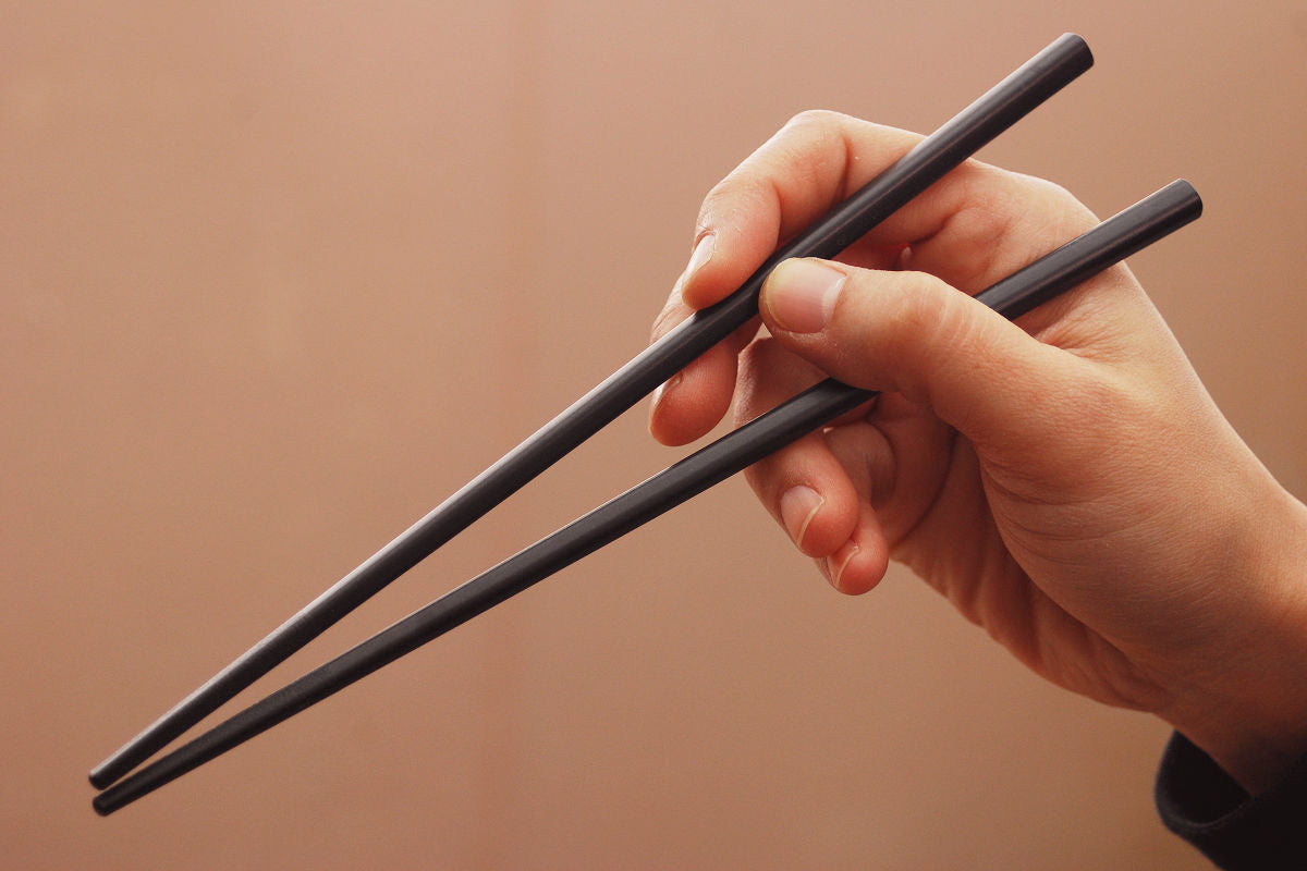 Eco-friendly chopsticks can be used repeatedly by washing them.