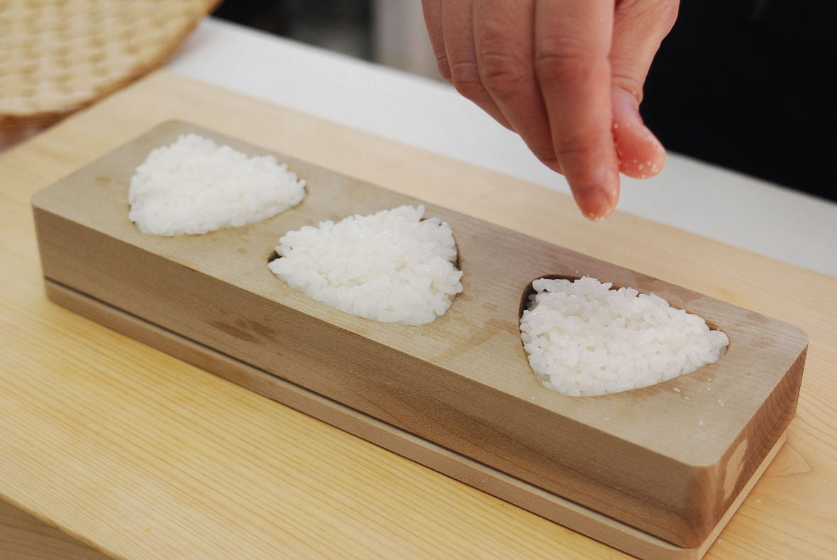 https://cdn.shopify.com/s/files/1/1610/3863/files/Authentic_Onigiri_Rice_Ball_Made_with_a_Mold_8.jpg?v=1618277213