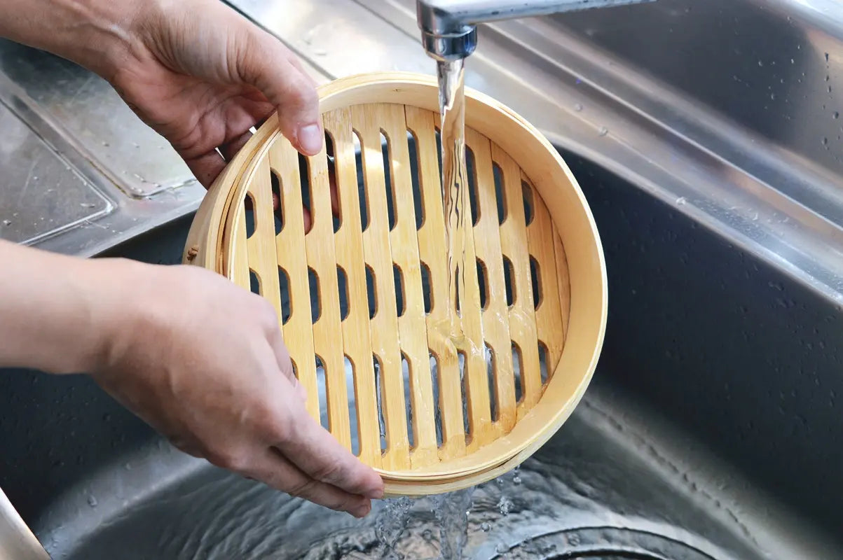 To prevent getting burn marks on your Seiro steamer, we recommend you to soak it with water before use.