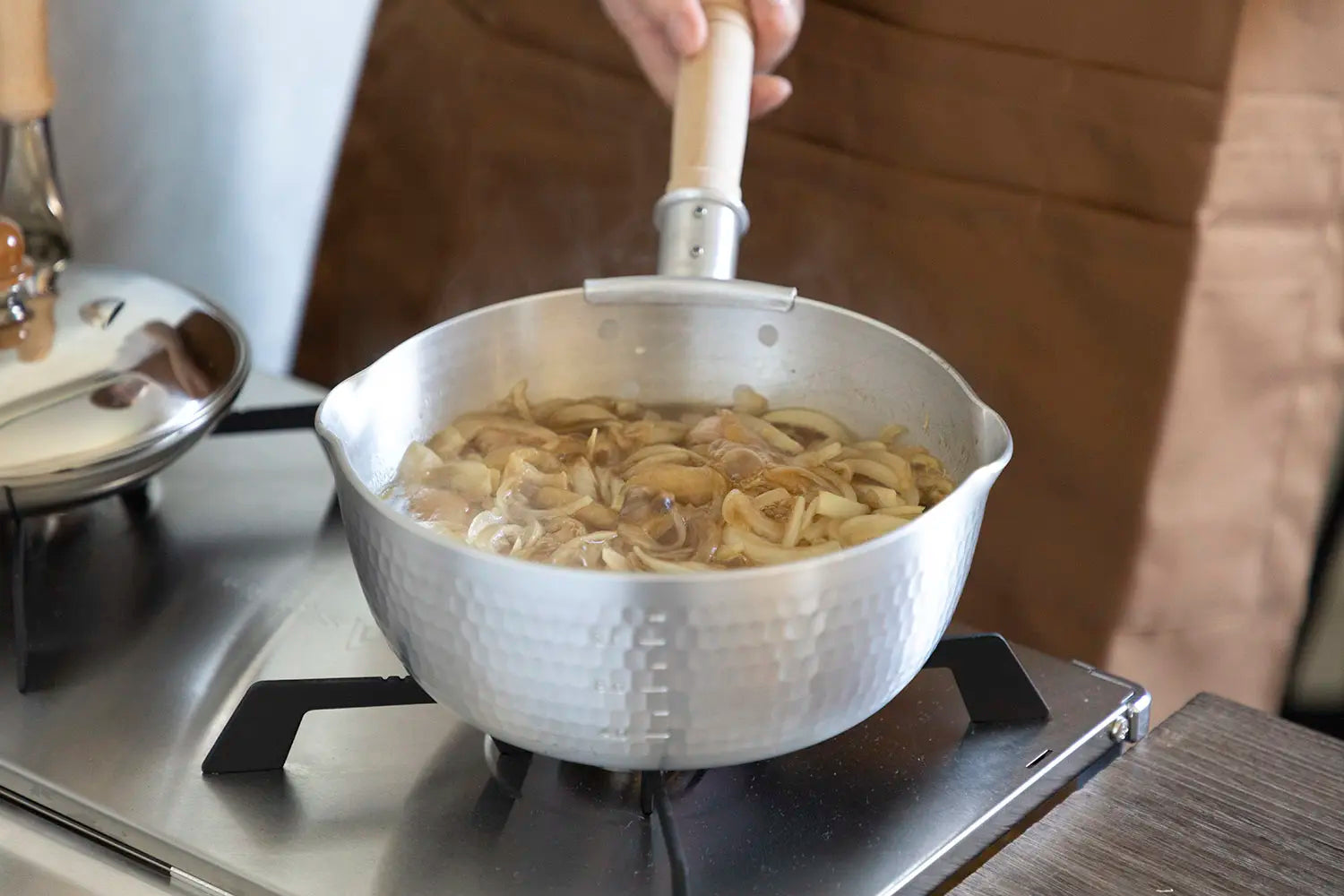 Simmering chicken with onion