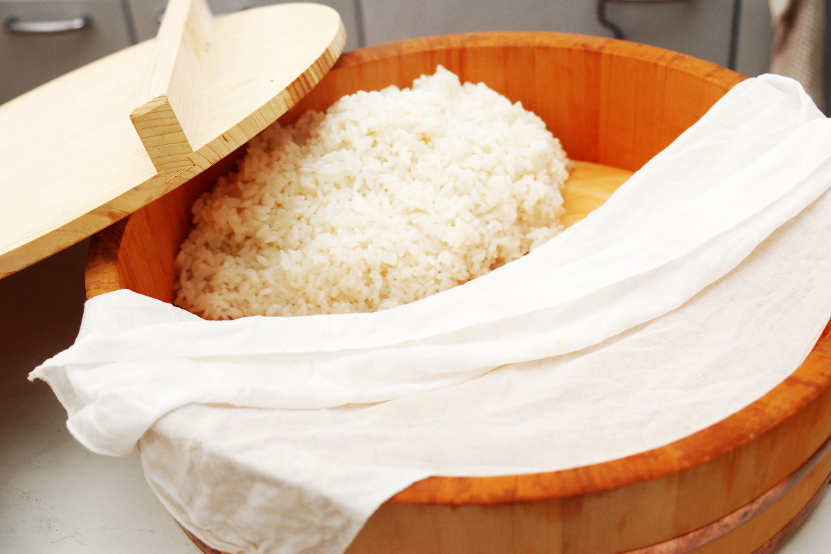 It is convenient to use the rice bowl to make Chirashi-zushi.